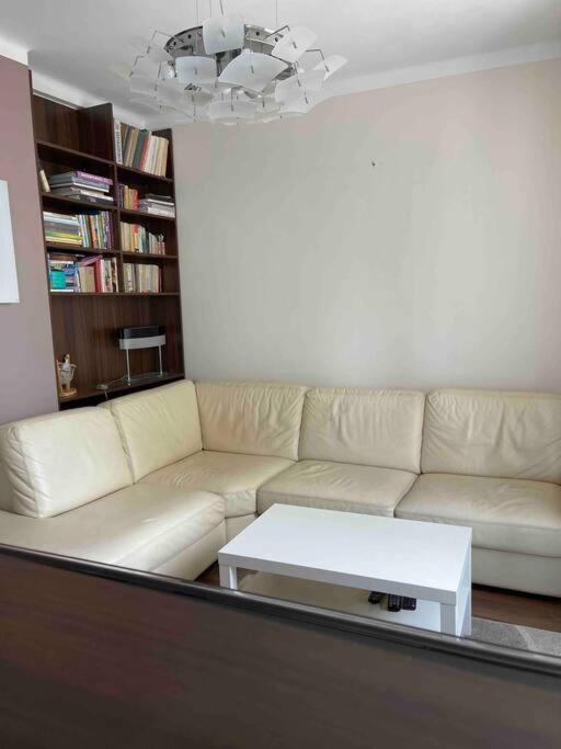 Priestranny 3 Izb. Apartman V Centre S Parkovanim. バンスカー・ビストリツァ エクステリア 写真
