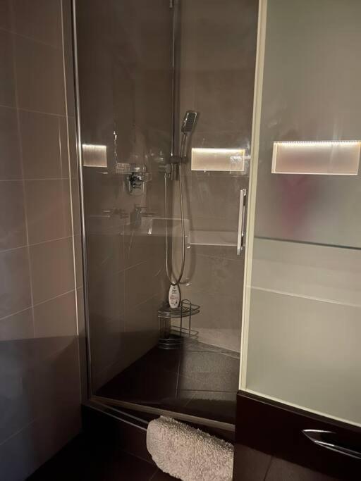 Priestranny 3 Izb. Apartman V Centre S Parkovanim. バンスカー・ビストリツァ エクステリア 写真